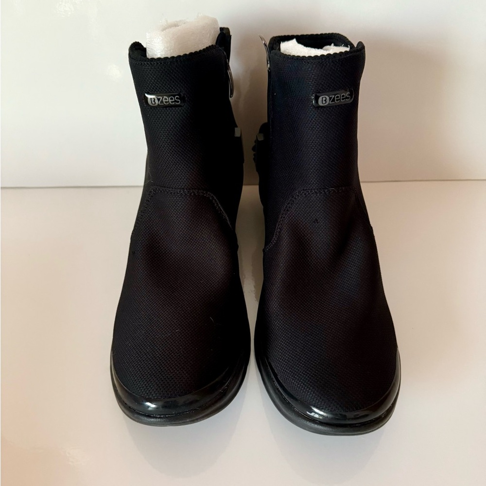 BZees Mojo Black knit booties size 11 new in box
